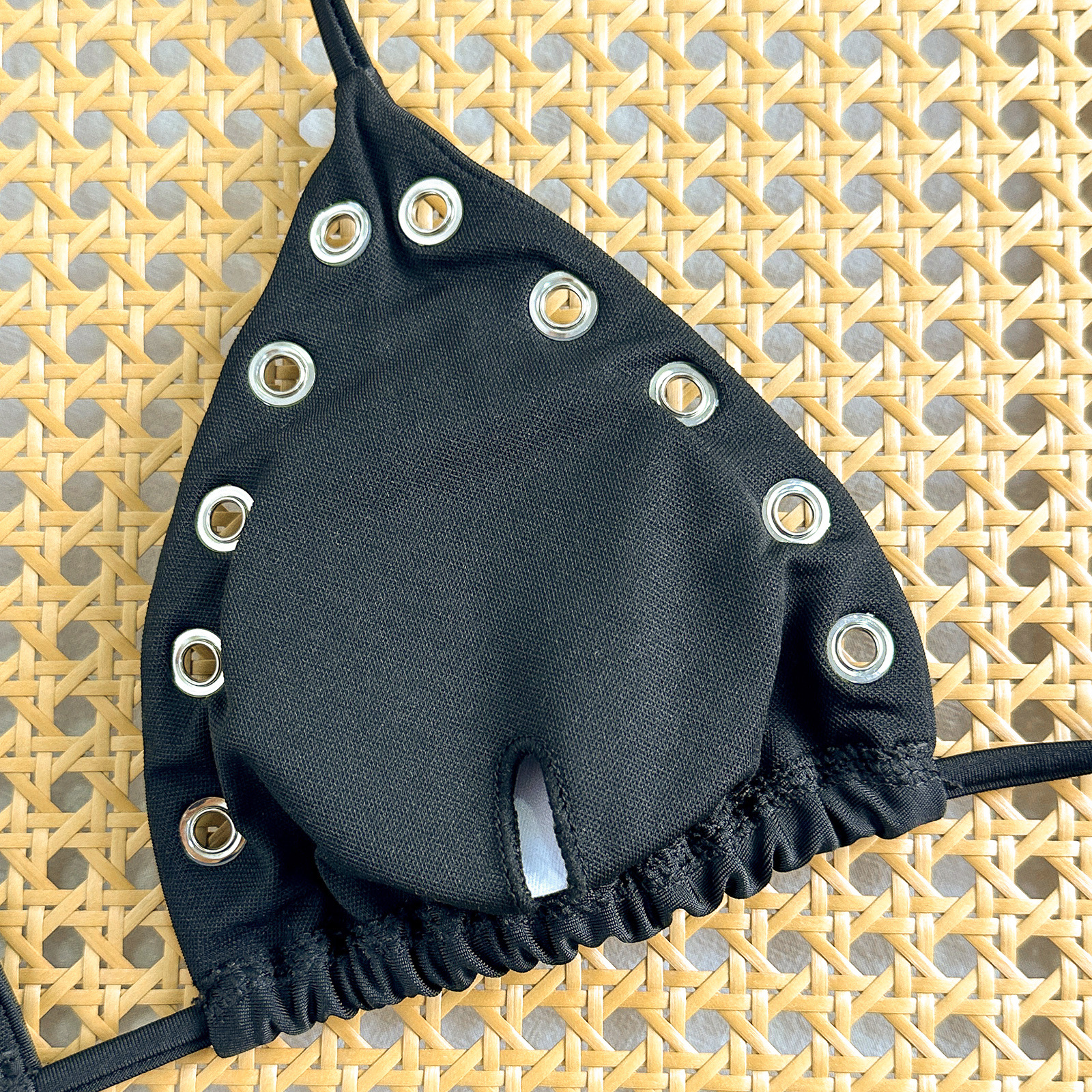 Sexy schwarzes Bikini-Set – figurbetontes Triangel-Oberteil & hochgeschnittenes Höschen (S/M/L, 82 % Polyester, herausnehmbare Polsterung)_voghion.com