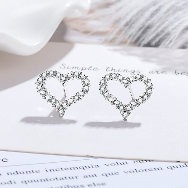 E106 love earrings