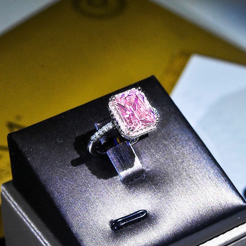 21866928049_1492657371