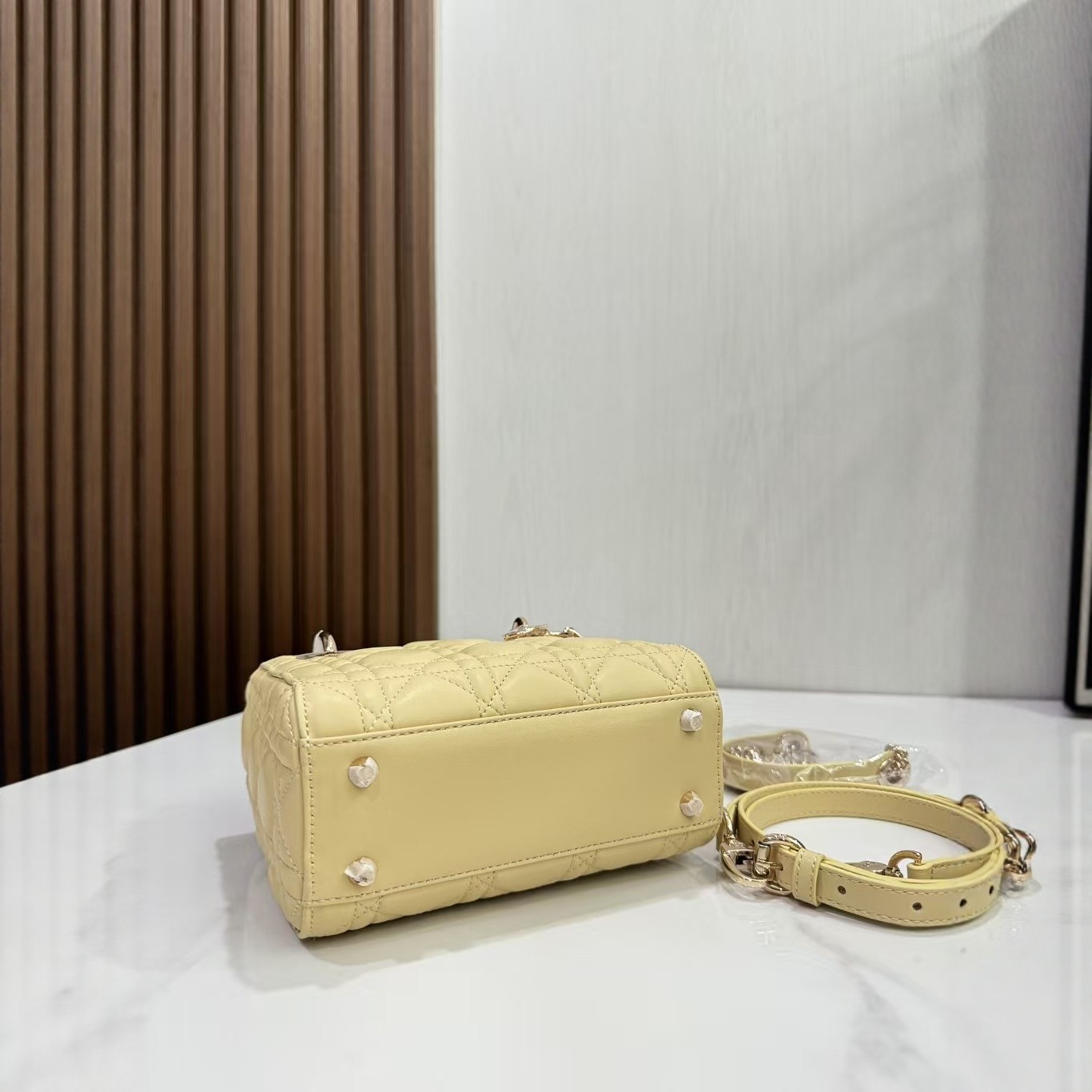 D-Style Cross-Border Lady's Lambskin Handbag, Quilted Small Square Bag, Fashion Versatile Shoulder, Hand-Carry And Crossbody Bag - Thumbnail 3
