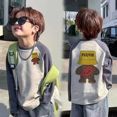 純綿の子供の長袖のtシャツ春秋の新型の男女の子供の漫画の肩の袖の上着の中の子供の赤ちゃんの底のシャツ