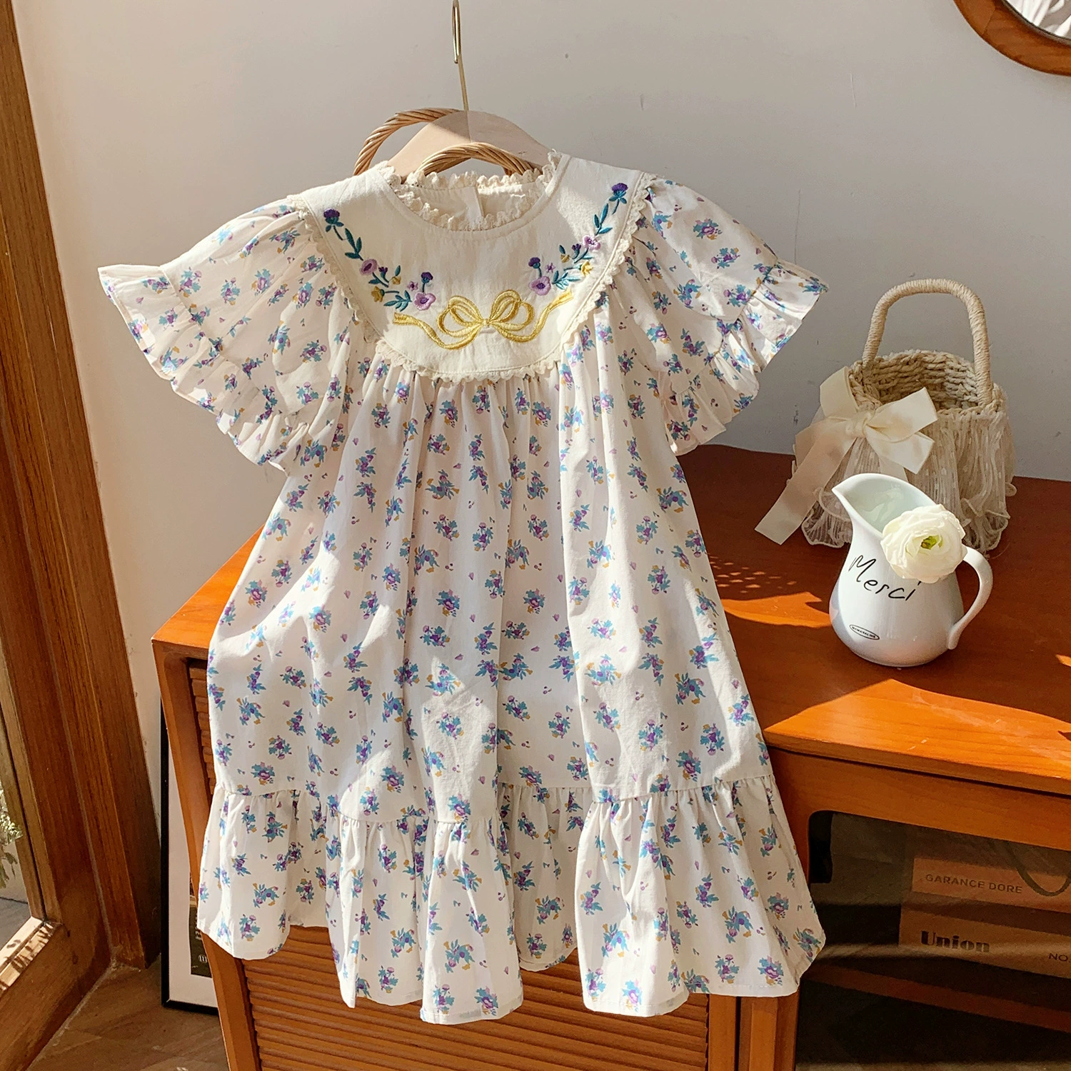 2025 летний новый расклешенный рукав с рюшами сладкое детское платье с вышивкой бант французское платье торт для девочек