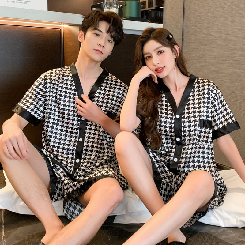 2025 pareja de verano pijama de seda de hielo de mujer de manga corta seda de mil pajaros de cuello V hombre fábrica de ropa casera