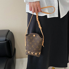 �¿�μ�Ů���͹��^��ţƤ�����֙C������б��μ����eб��ˮͰ��