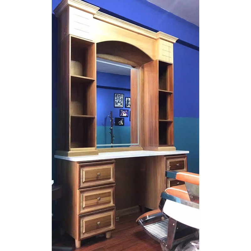 Barbería mirror image 7