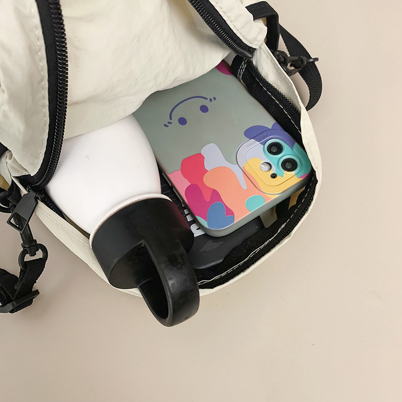 Solid-color nylon fabric bag for women, Spring 2025 new niche waist bag, ins casual pleated phone bag, crossbody bag for women Application Scenario