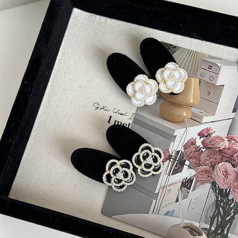 Exquisite feine Perle Kamelie ovale Entenschnabel-Clip hochwertige Blume Haarnadel Seite Pony Clip Haar-Accessoires neu_voghion.com