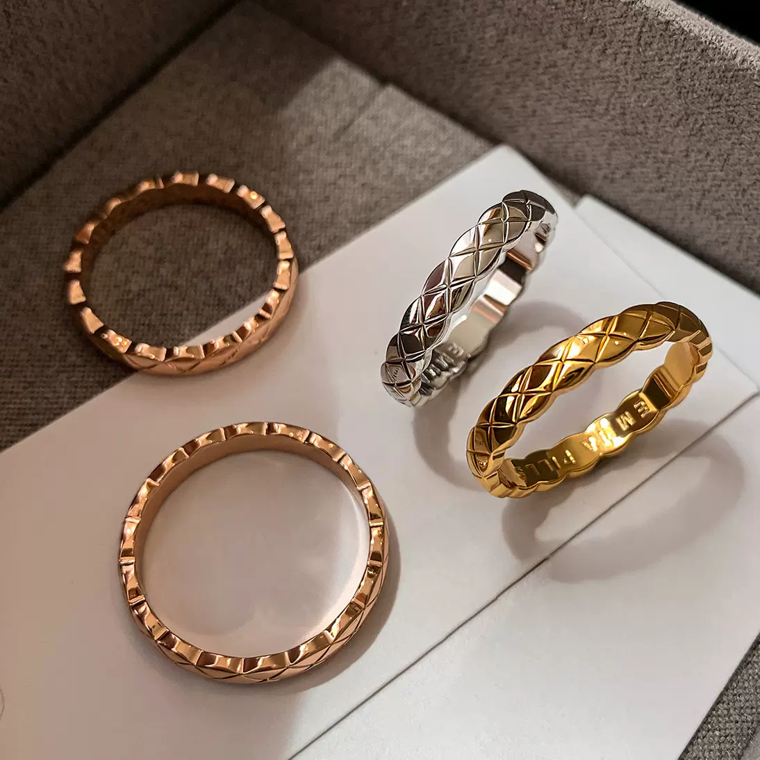 小香风轻奢菱格纹戒指女18k玫瑰金小众设计感双色ins高级感食指环