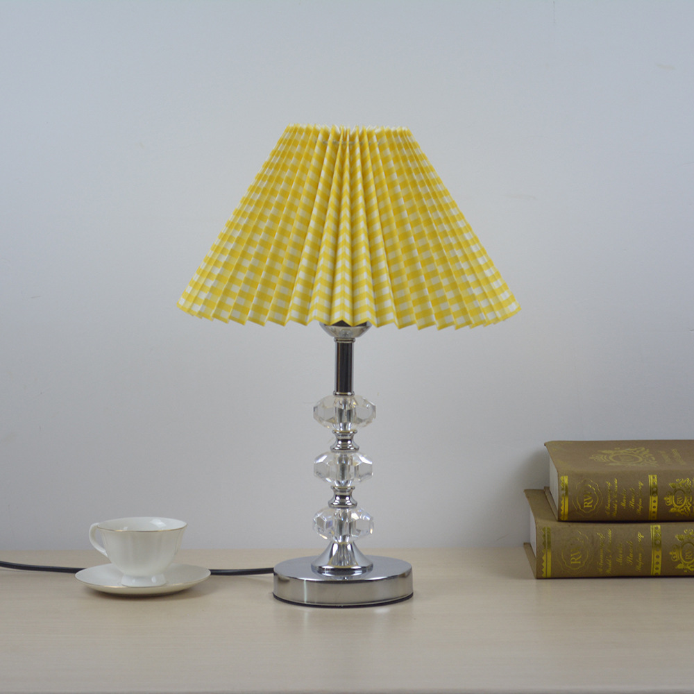 De estilo europeo moderno minimalista dormitorio mesita de noche sala de estar comedor atmosférica botón creativo sala de bodas habitación de la princesa de cristal pequeña lámpara de mesa