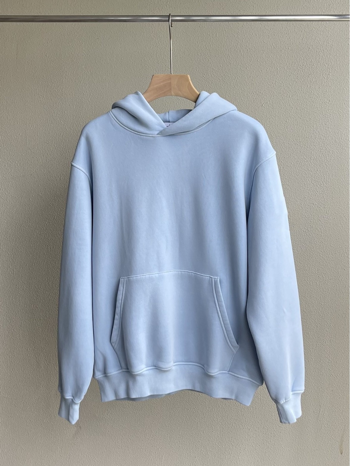 Suéter con capuchona de lana 23SS en otoño e invierno con camisa con capuchona