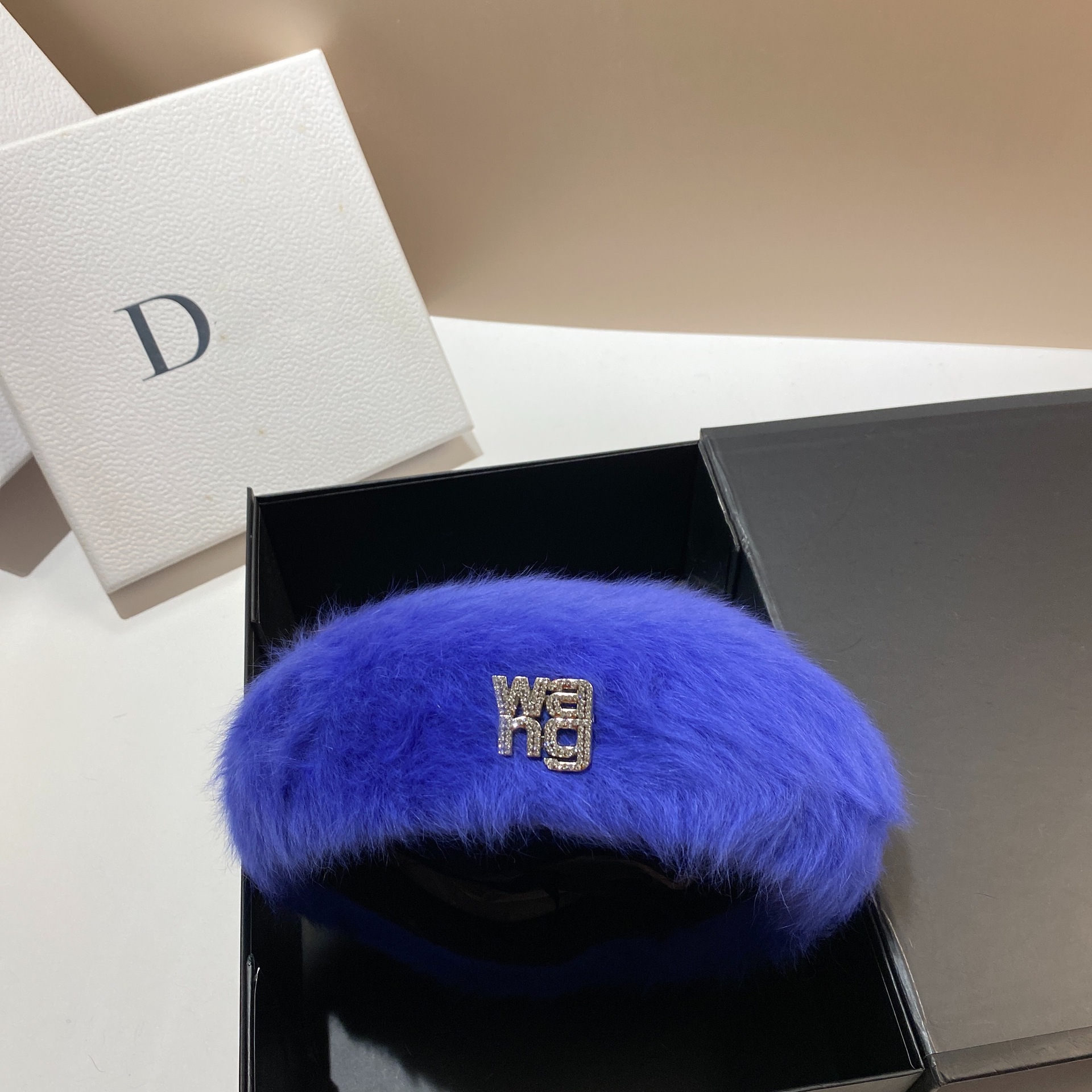 Rabbit hair beret women's Korean version autumn and winter plush diamond inlaid king octagonal fashion socialite style_voghion.com