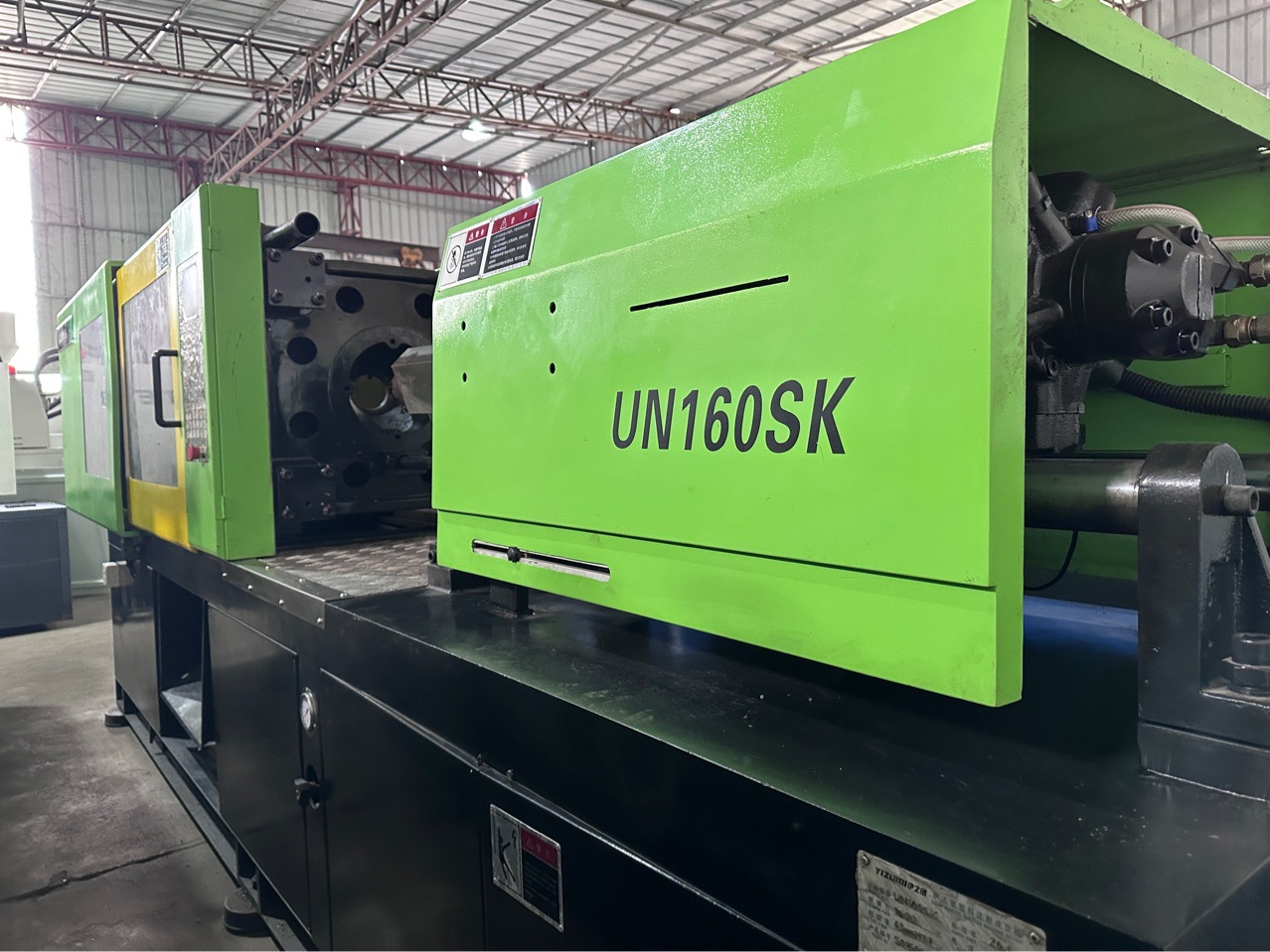 伊之密160吨胶量300克二手成型注塑机鞋材玩具充电宝充电插头塑料