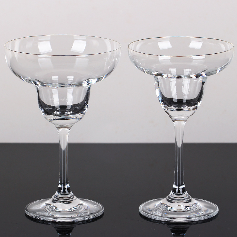 Venta directa de fábrica Copa de cóctel Margaret elegante Copa triangular tridimensional Copa de cóctel de cristal de hotel