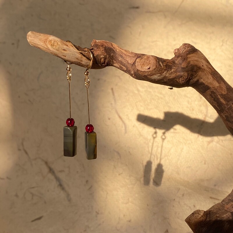 Xiangsi Original Handmade Niche New Chinoiserie Design Natural Stone Garnet Earrings Earrings Retro Ear Clip Tassels Xiangsi Original Handmade Niche New Chinoiserie Design Natural Stone Garnet Earrings Earrings Retro Ear Clip Tassels