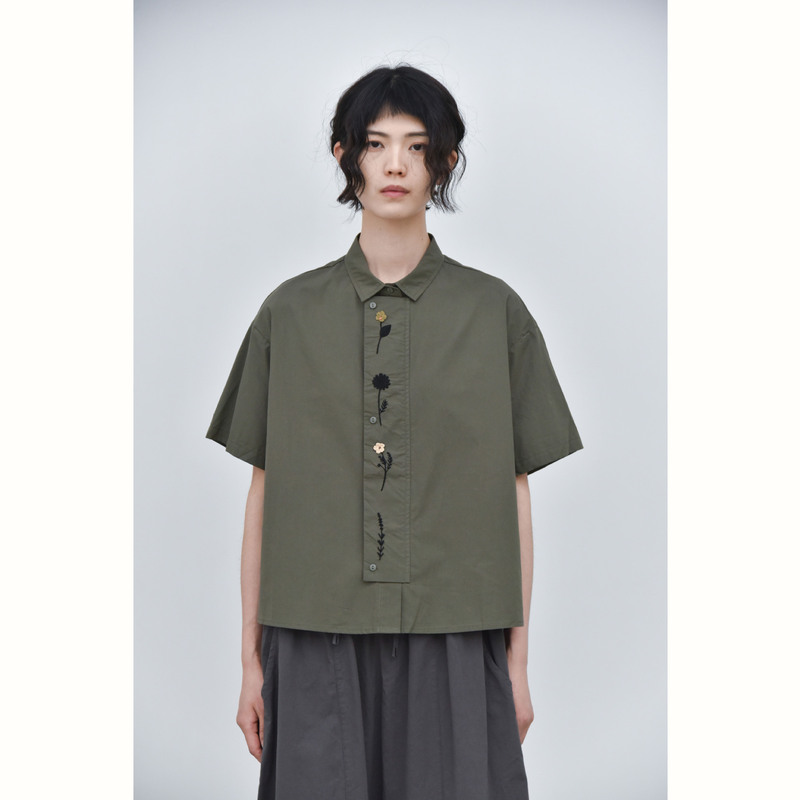 [Three and Two Out] Summer New Placket Three-dimensional Contrast Small Flower Embroidered Short-sleeved Shirt 89308#