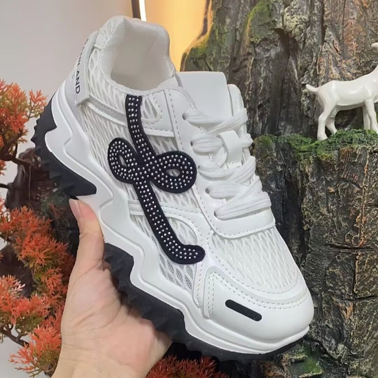 Comercio exterior zapatos blancos delgados zapatos de suela suave de verano nuevos huecos de malla transpirable coreana zapatos de skate suela gruesa zapatos de mujer altos
