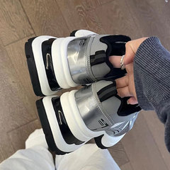 趙露思同タイプの靴銀色のお父さんの靴の女性の規格品の厚い底は高くなります。
