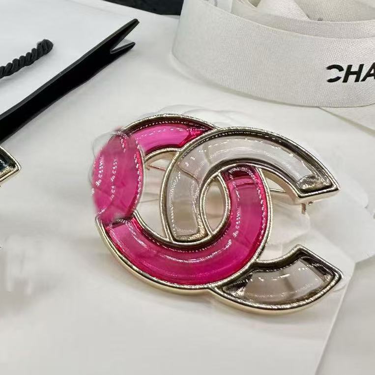 Classic Chanel-Style High-End Gold-Plated Brooch, Fashionable Retro Star Ocean Personality Trend, Sweet and Cool Heart Design