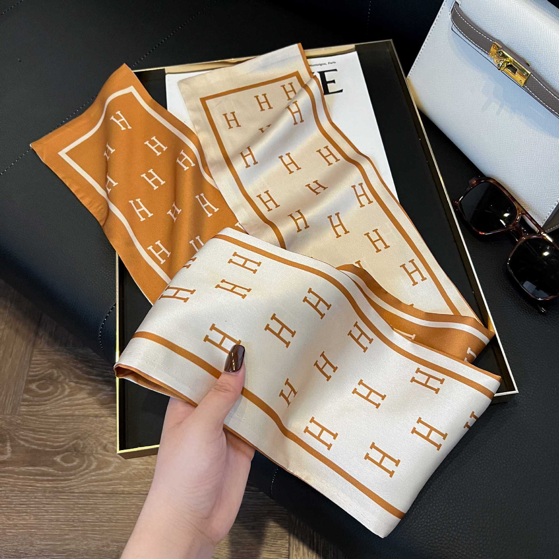 Nueva bufanda de seda pequeña banda larga estrecha para el cabello mujer estilo primavera y otoño moda madre bufanda estilo verano estilo fino serpentina bufanda al por mayor