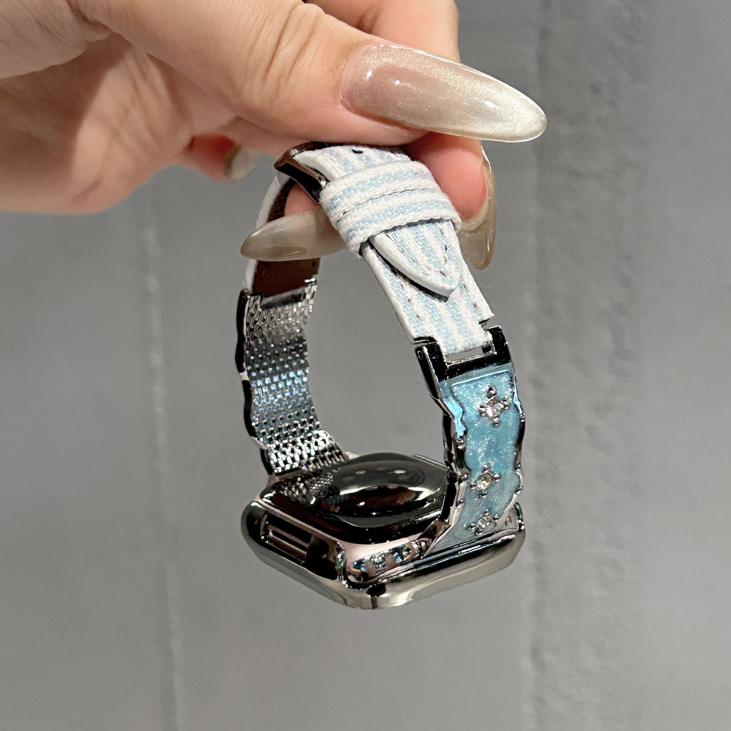 Suitable for Vivowatchgt Metal Gilt Curved Strap New Iqoo Striped Fashion 5 Smart Bracelet Wristband for Women