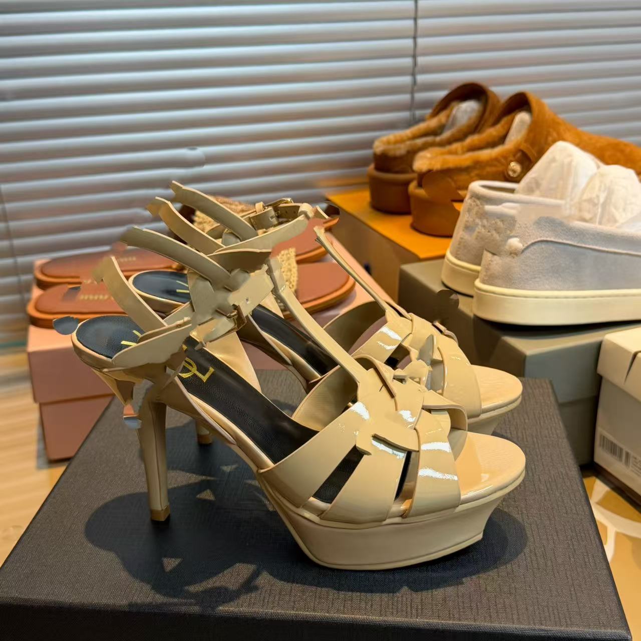 End-of-season sandals are non-refundable. For high-quality sandals, please contact us to adjust the price