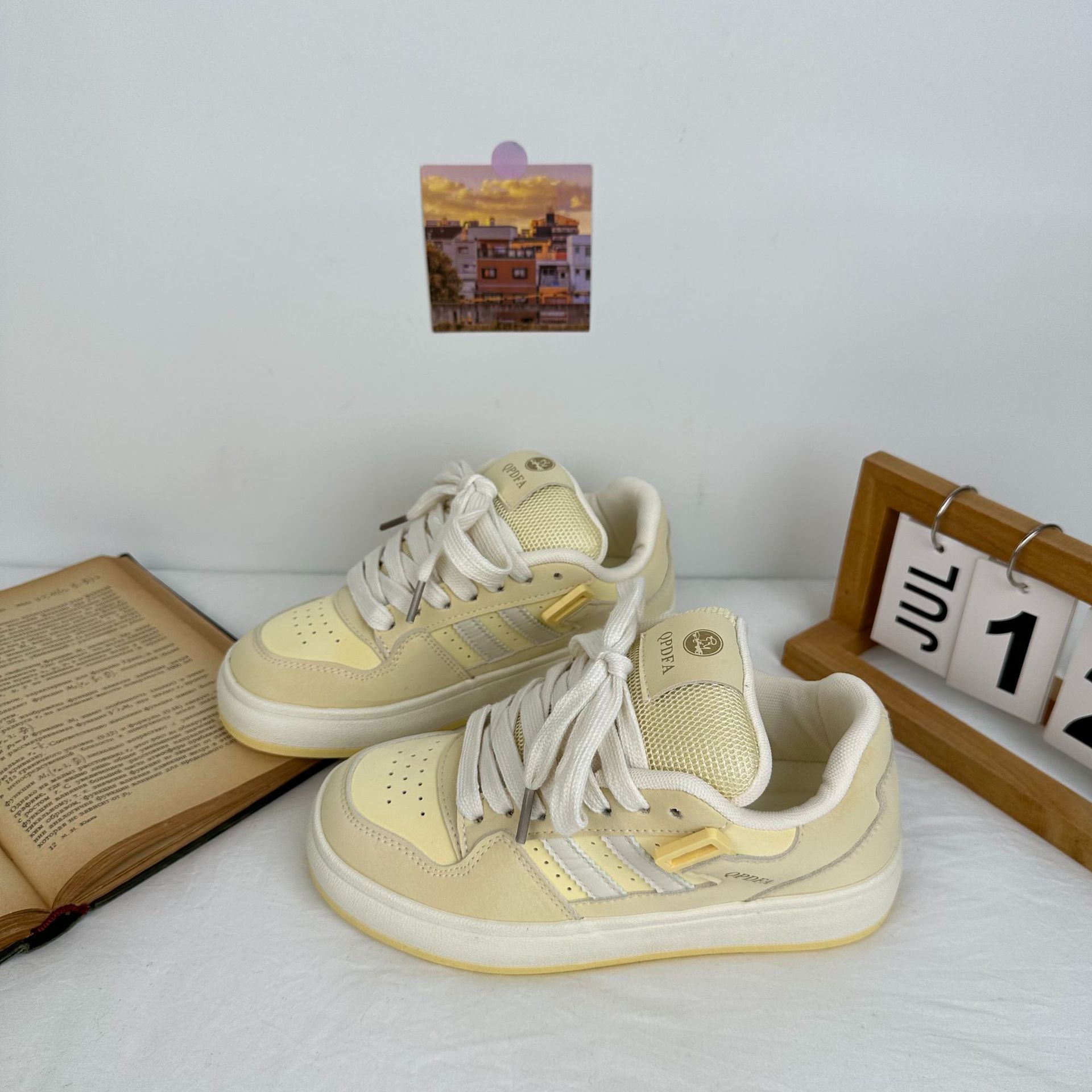 Yuanbo 2024 otoño zapatos de tabla de corte bajo para estudiantes versión coreana de todo fósforo nicho zapatos blancos de moda para mujer image 5