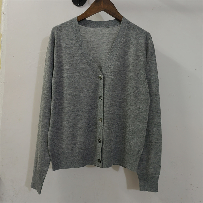 Town store B Stock ~ JS * 18 needles 80 pieces 100% worsted V-neck cashmere cardigan women's knitted thin outer wear foldable autumn Town store B Stock ~ JS * 18 needles 80 pieces 100% worsted V-neck cashmere cardigan women's knitted thin outer wear foldable autumn