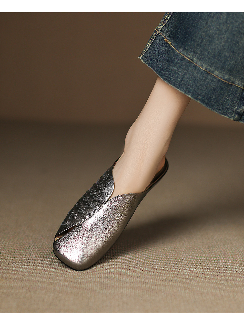 Dép sandal nữ da dê mũi kín đế xuồng bệt dệt — đen chi tiết 8