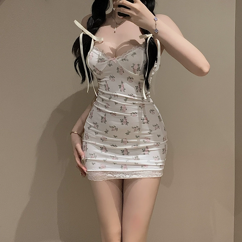Кружевное sexy нижнее белье, пижама, мини-юбка, цветочный принт, утягивающий эффект, акцент на бёдрах