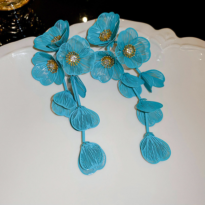Pendientes de borla de pétalo de flor de circón de aguja de acero Pendientes exagerados de temperamento fresco y dulce Pendientes de estilo de vacaciones de moda