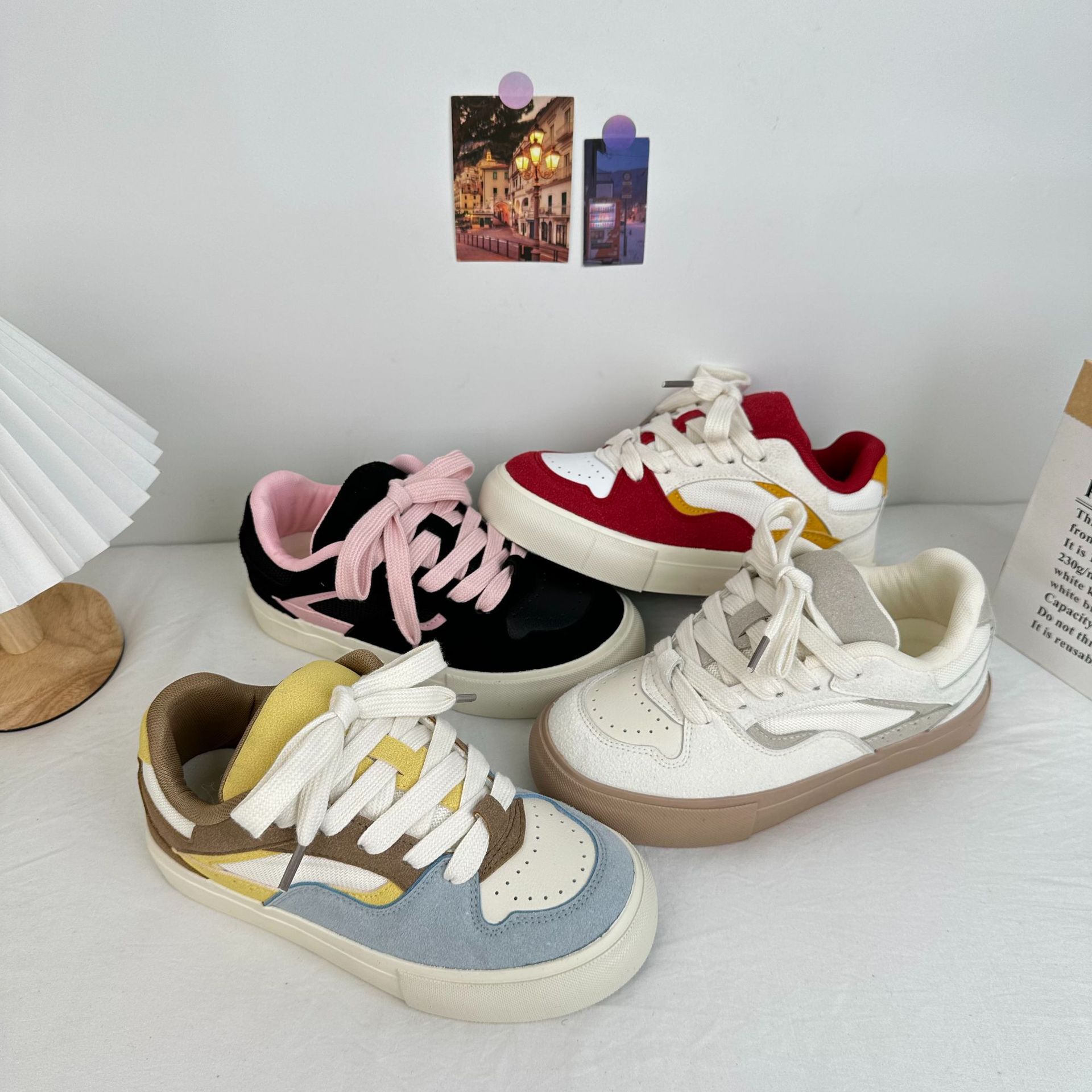 2025 primavera nuevos zapatos de skate de estilo universal para estudiantes de bajo nivel Harajuku zapatos de lona coreanos nichos zapatos blancos 6006