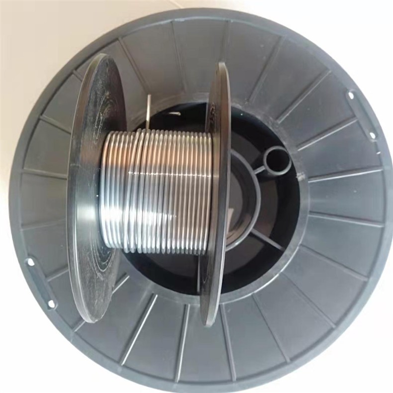 Low-temperature copper-aluminum flux-cored welding wire, specifically for welding copper-aluminum pipe joints in refrigerators, air conditioners, oil tanks, water tanks, and transformer wiring