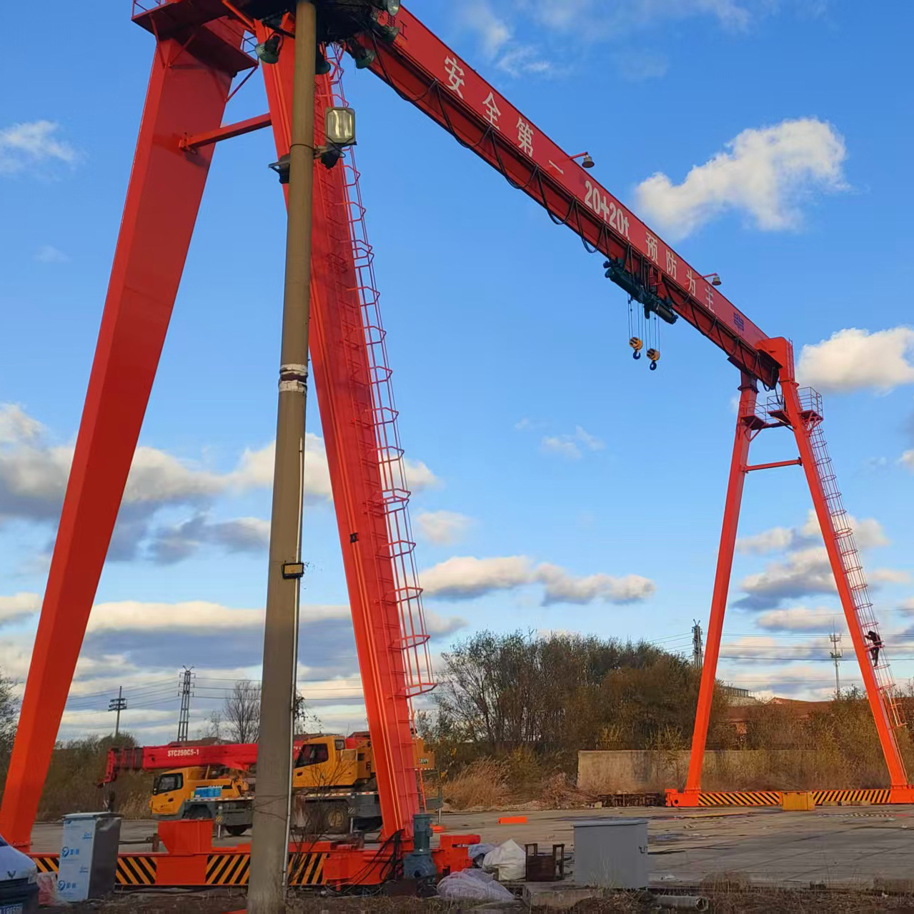 Gantry crane manufacturer, multiple models and cases, industrial lifting equipment gantry crane for factory transportation and stacking 3