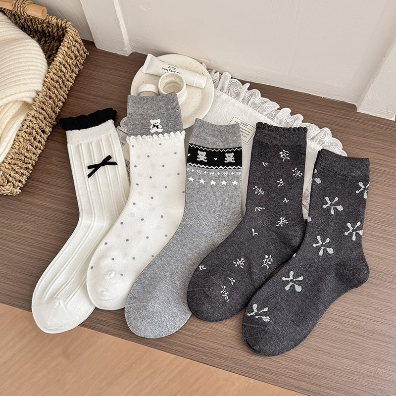 New autumn and winter socks for women, Japanese style cute cartoon bear mid-calf socks with bow and lace, gray socks New autumn and winter socks for women, Japanese style cute cartoon bear mid-calf socks with bow and lace, gray socks