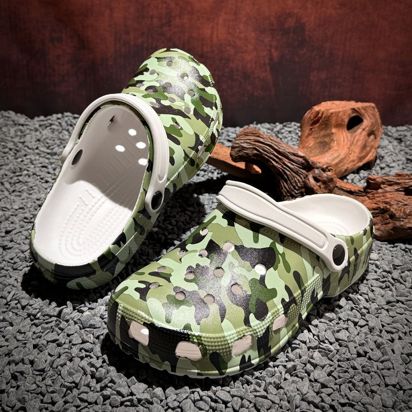 Nuevos zapatos de impresión de camuflaje transfronterizos, zapatos de agujero, zapatos de sandallas de pareja, zapatillas de moda para hombres y mujeres
