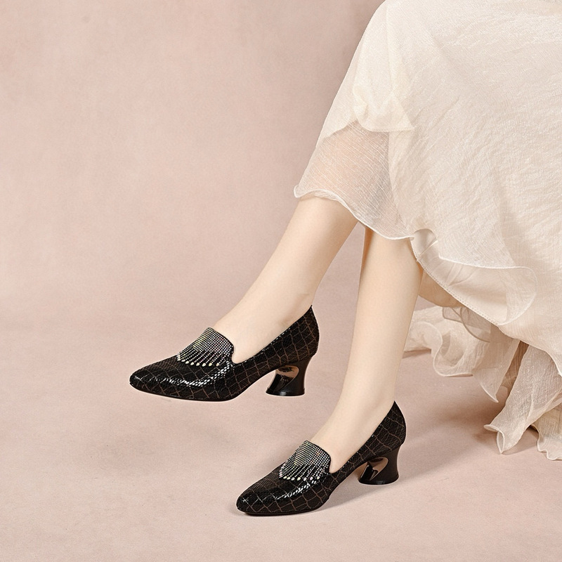 Pointed Toe High Heels for Women 2025 Thick Heel Deep Mouth Tassel Hot Diamond Flats Accessible Luxury Banquet Shoes Designer Fashion Shoes