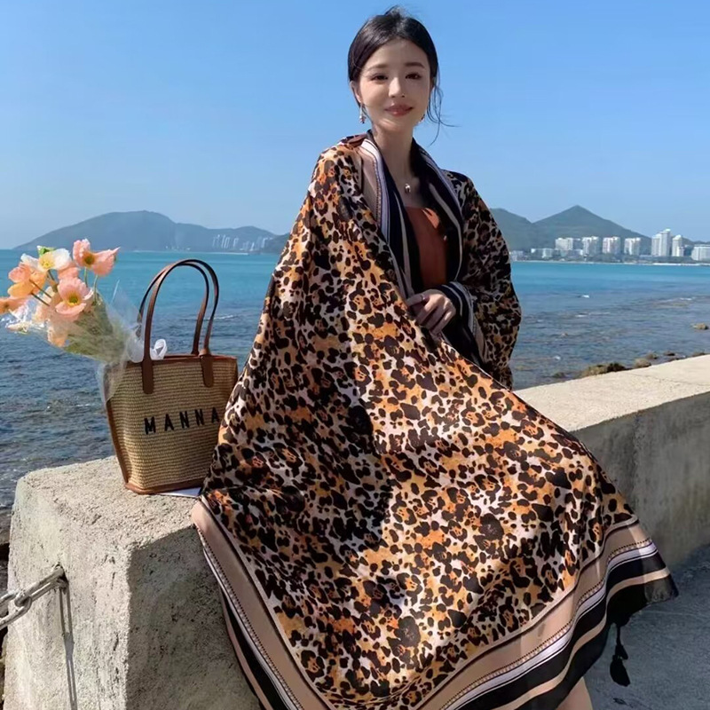 Sopa de satén de twill para mujeres 2025 bufandas de viento nacional de verano tibetanas bufandas de seda protector solar lago Qinghai turismo foto toalla de playa