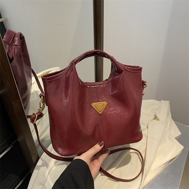2025 primavera nueva gran capacidad de piel de aceite sensación bolso de mano bolso de mujer moda retro bolso de hombro