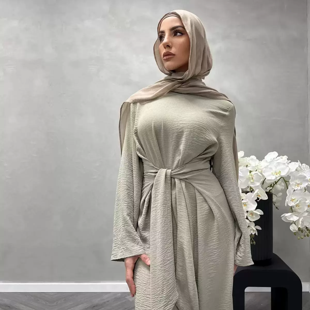 Абая с завязкой, длинный рукав, молитвенная ряса, эластичный жатый «ice silk», one size