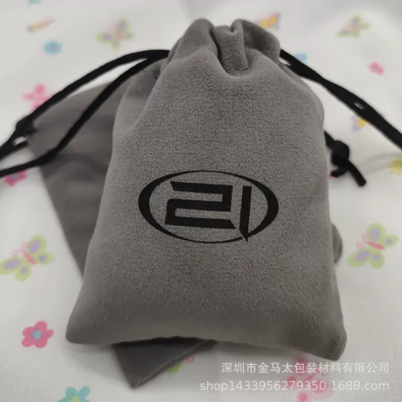 供应小简约灰色鹿皮绒珠宝袋 免费设计图案饰品包装袋 信封耳钉袋