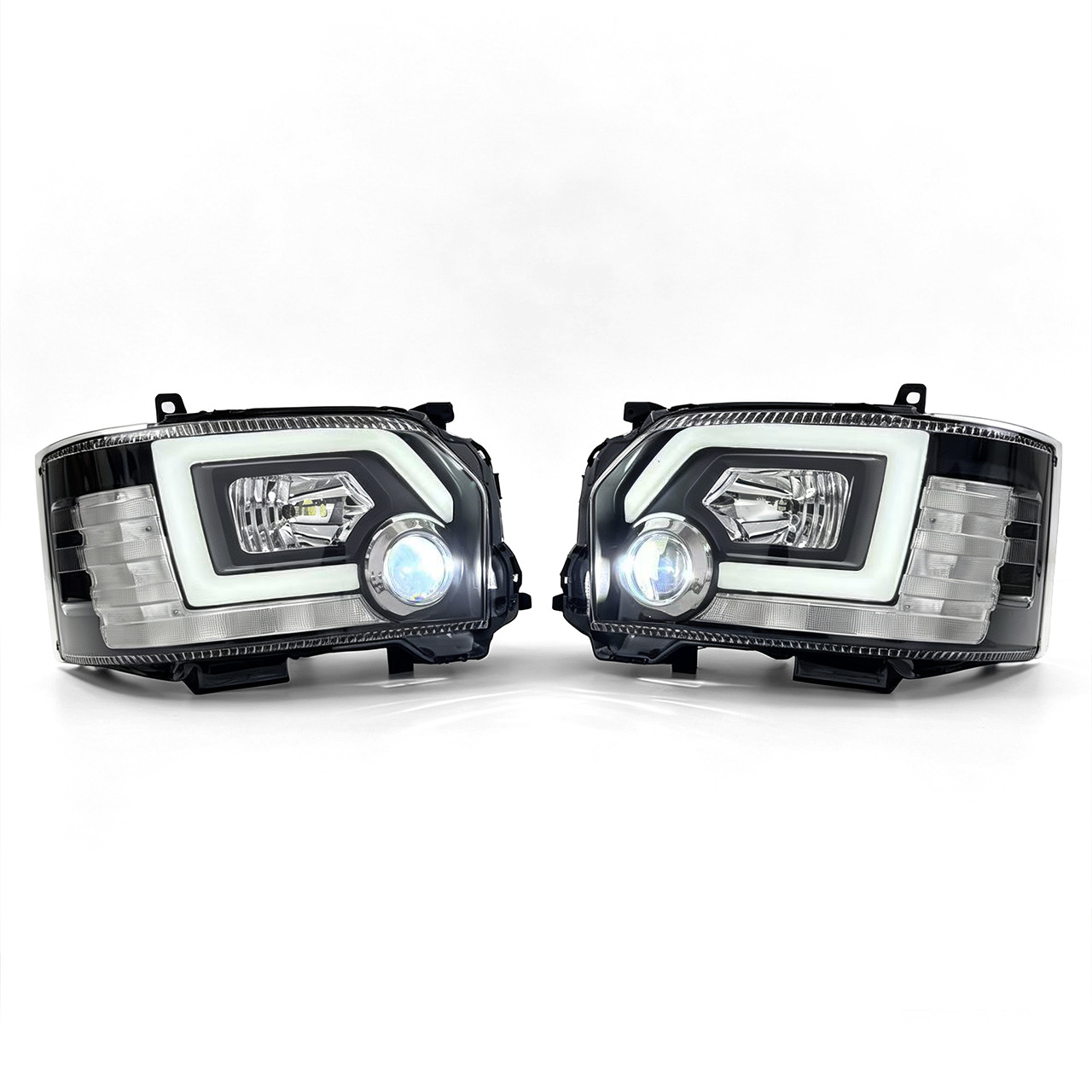 Suitable for 14-18 Toyota Hiace front headlight modification with LED daytime running lights and turn signals