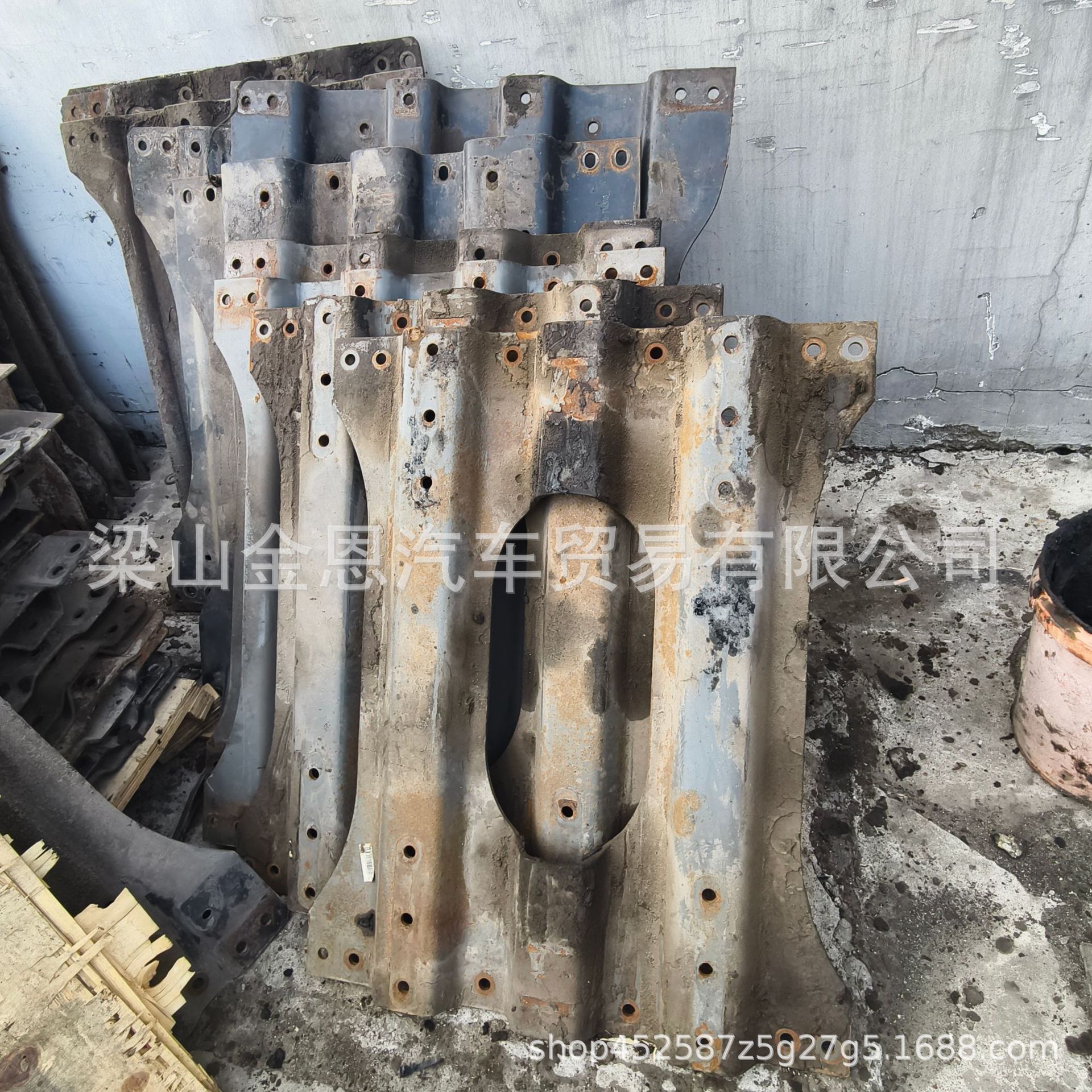 African Used Truck Engines, Fuhua Trailer Axles, Leaf Springs, and Other Various Accessories for Sale