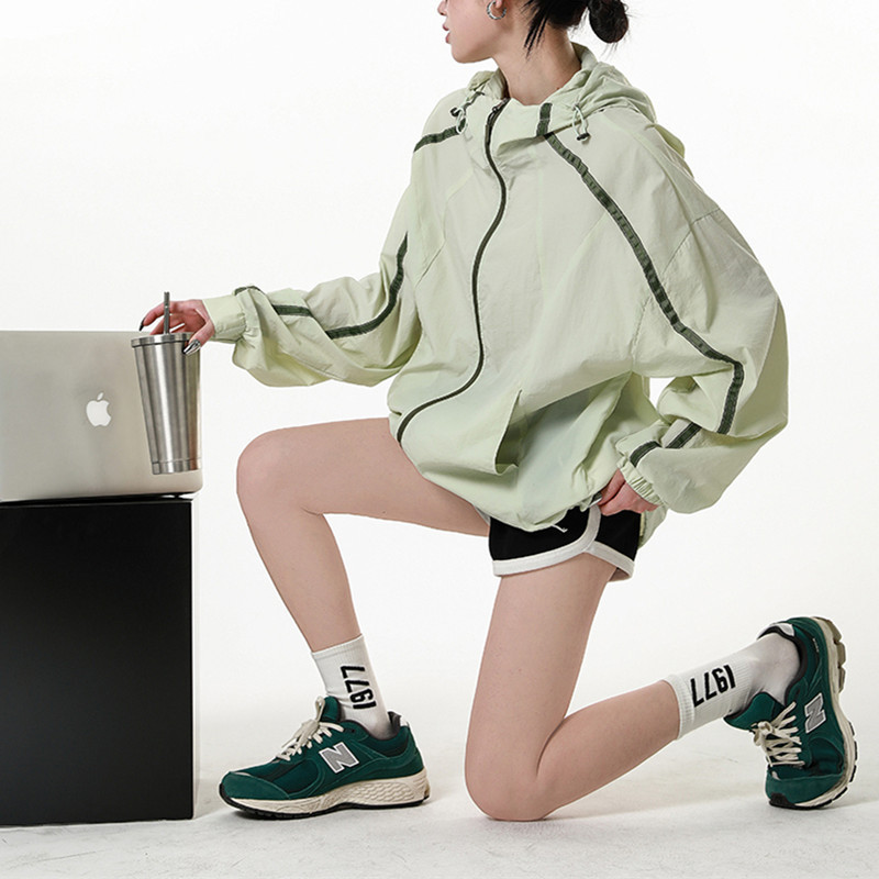 Women's outdoor hooded jacket with color-blocked design and functional style, perfect for summer, American street style, versatile and sun-protective.