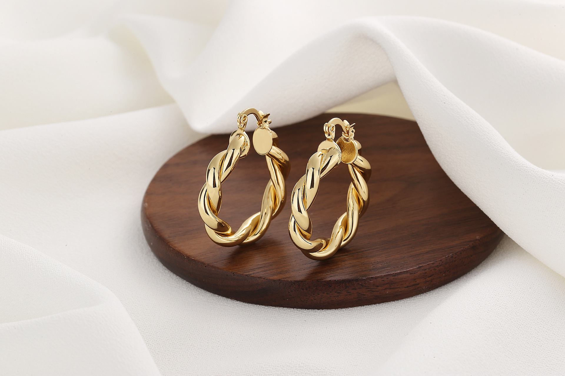 Fashion Twist Copper Plating Hoop Earrings 1 Pair