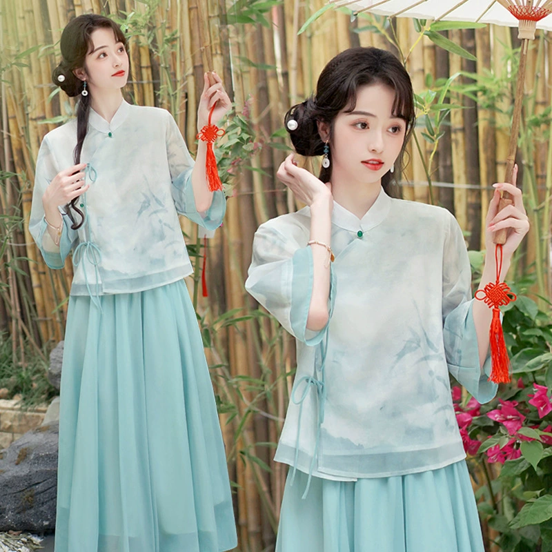 Настоящая фотография оригинальной новой блузки в китайском стиле с рукавами три четверти и художественной юбкой на шнуровке. Костюм Bamboo Leaf Story.