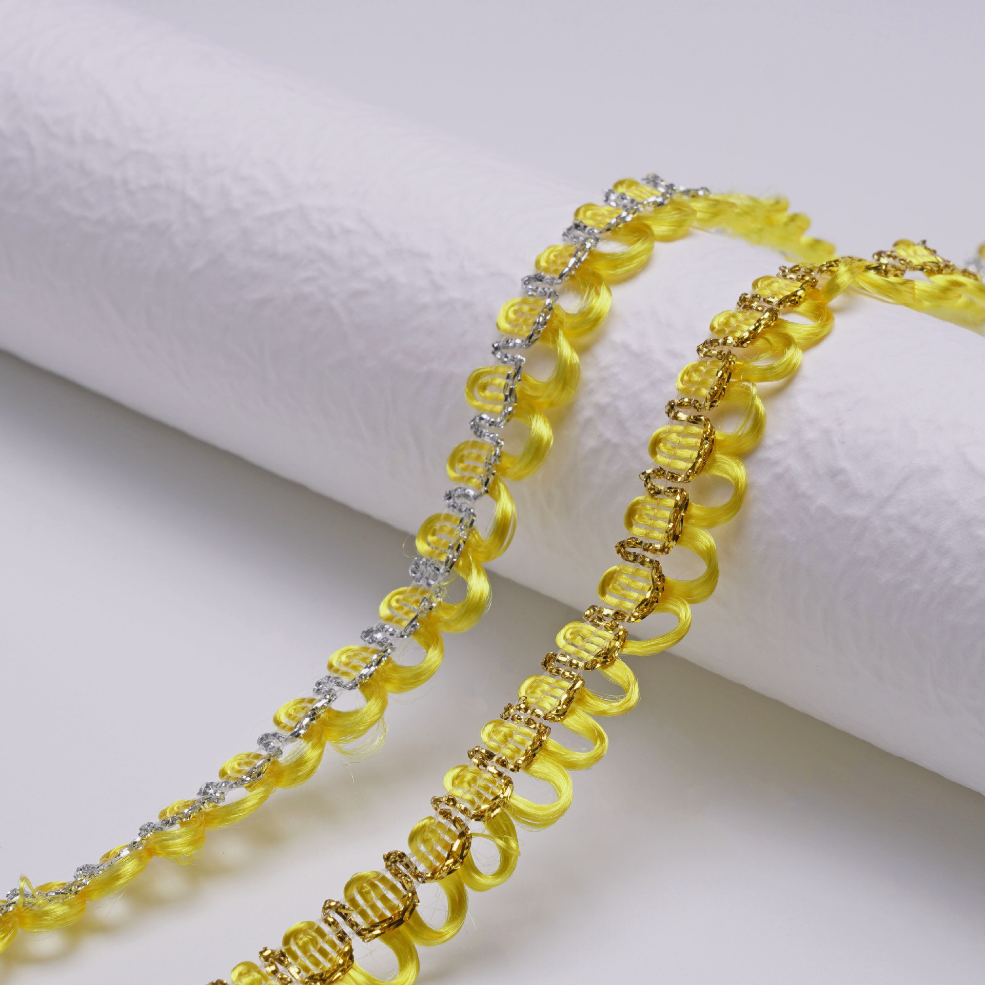 Suministro de stock directo de fábrica de 1cm de color dorado y plateado borde ondulado encaje ropa accesorios
