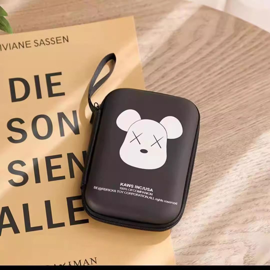 Cartoon nueva bolsa de almacenamiento de auriculares linda rectangular de dibujos animados, cargador de monedero grande, cable de datos, caja de almacenamiento de bolsa larga