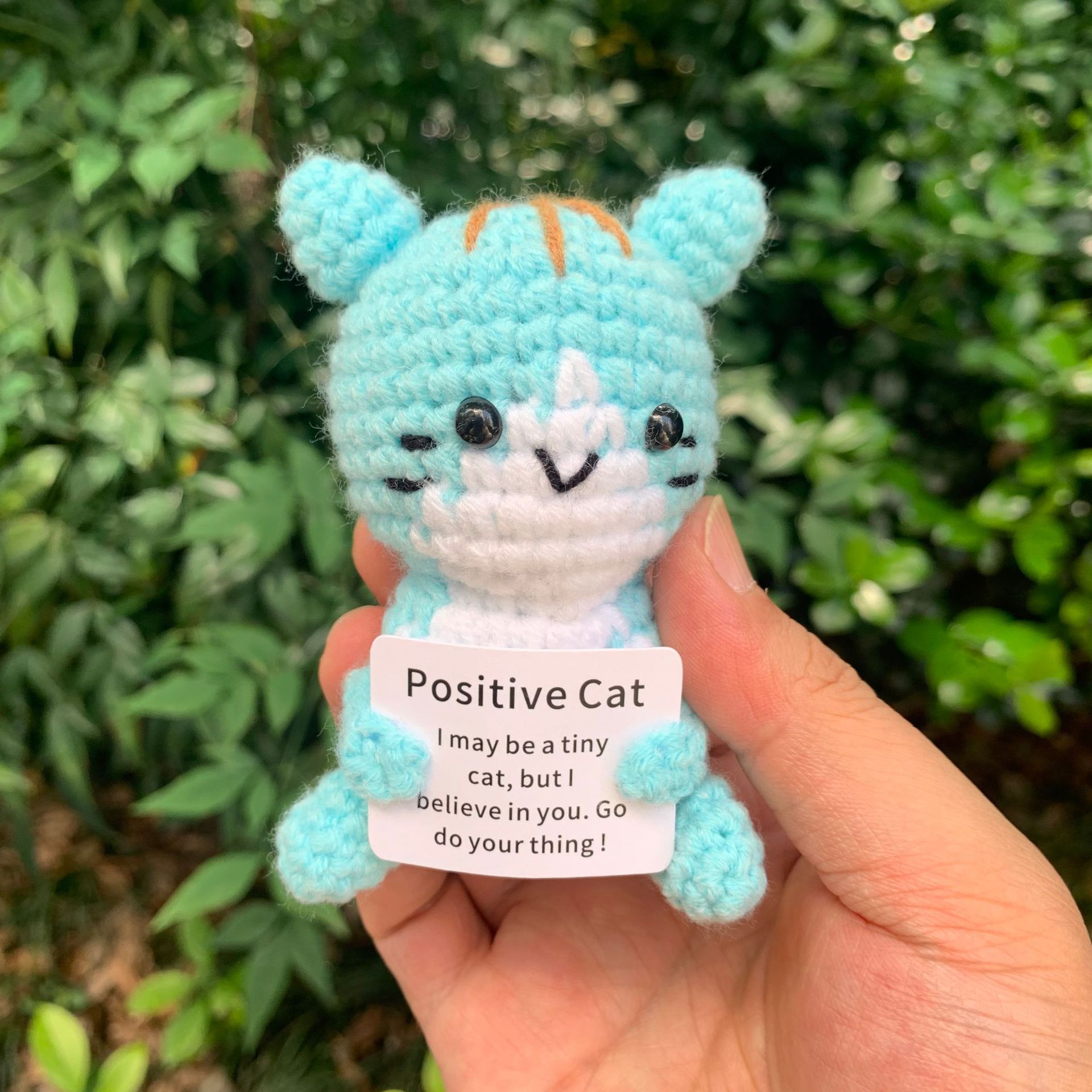 国境を越えてアマゾンの毛糸を販売している手作りのニット鉤織動物ペンギンは積極的に面白い減圧人形が座っている