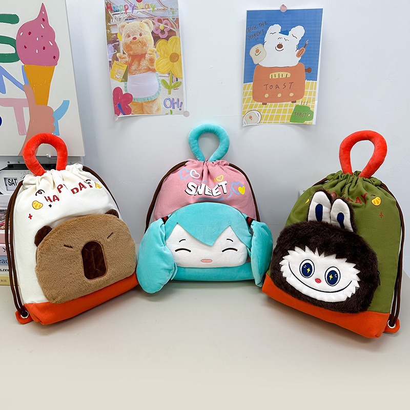 跨境新款初音未来毛绒双肩包水豚防水帆布手提包拉布布束口收纳包