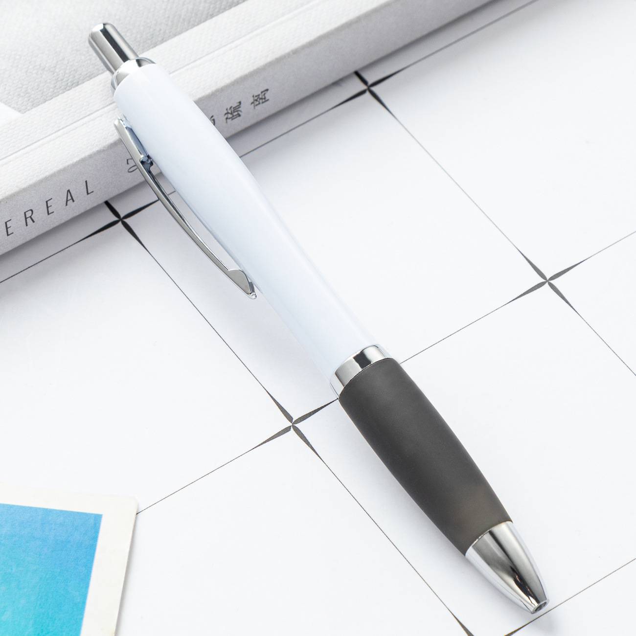 Bolígrafos de colores tipo calabaza, clic suave, imprimibles con logo, ideales para publicidad.